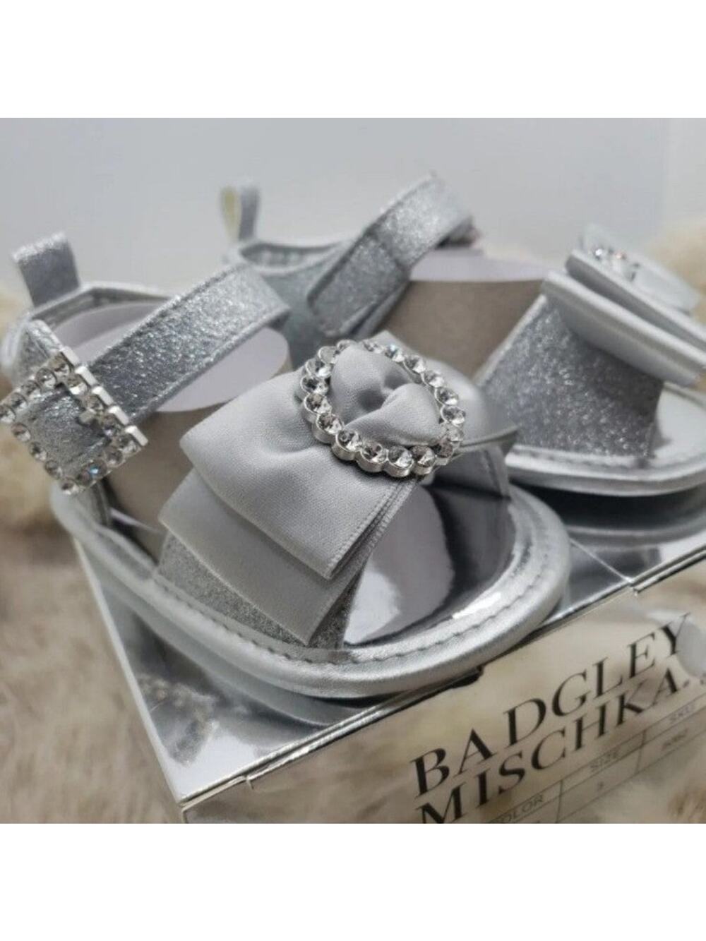 Badgley Mischka Infant Dress Sandals Shoes size 2 shoes